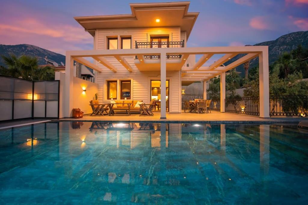 Havuzlu Korunakli Jakuzili Villa Фетхие Экстерьер фото